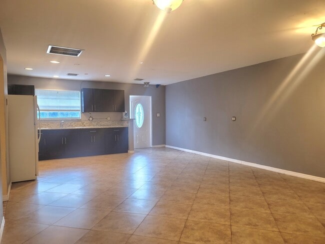 Building Photo - 15664 N Rd