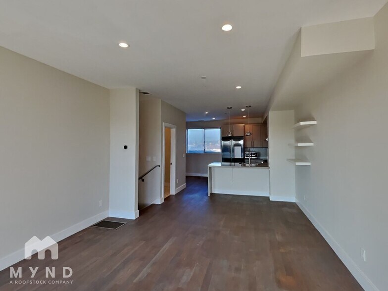 Building Photo - 3103 35th Ave