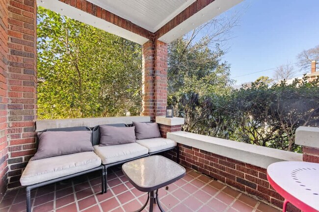 Building Photo - 536 Hawthorne Ln