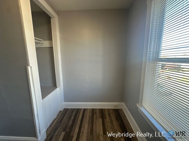 Building Photo - 407 Jackson Ave