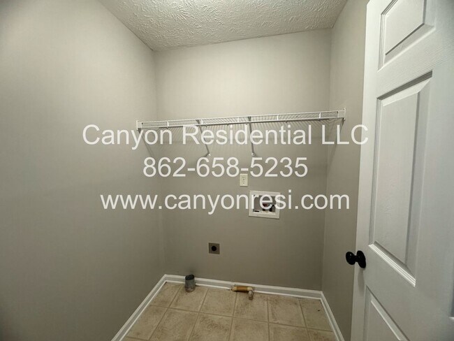 Building Photo - Spacious 3-Bedroom Home for Rent in Raeford