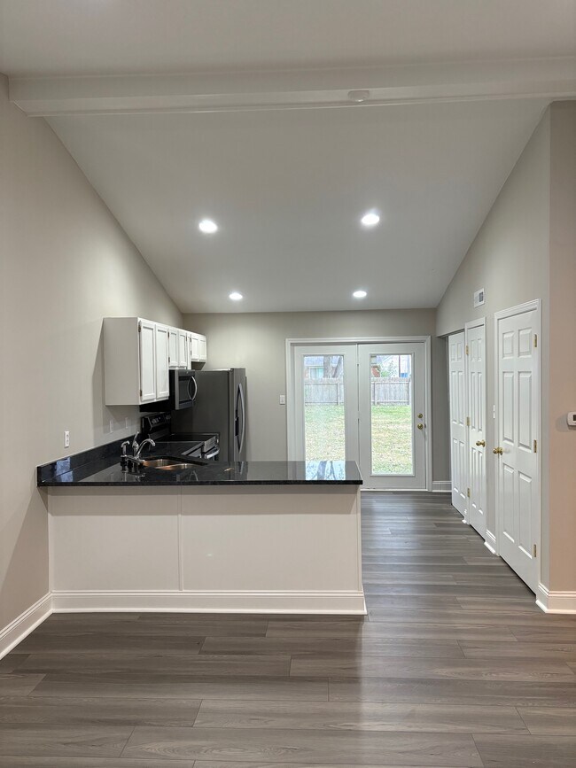 Building Photo - 10790 Ruckle St