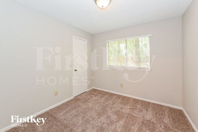 Building Photo - 50 Rockridge Dr