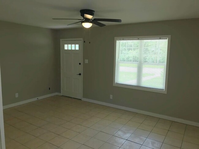 Building Photo - Recently updated 2BR home near Shunga Park!