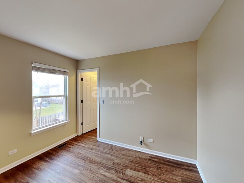 Building Photo - 10620 Rushmore Ln