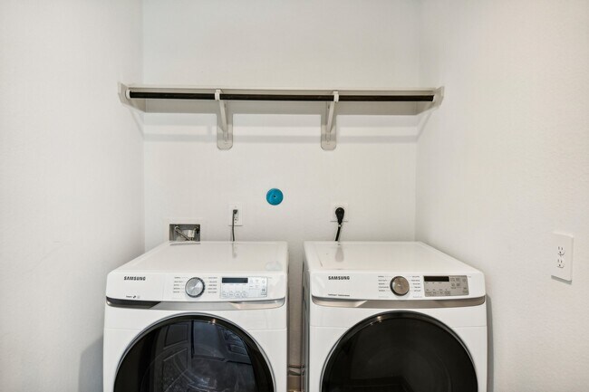 Building Photo - 8011 House bank Ln