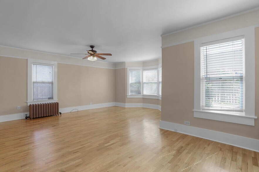 Building Photo - Well-Maintained Cottage with Private Yard ...