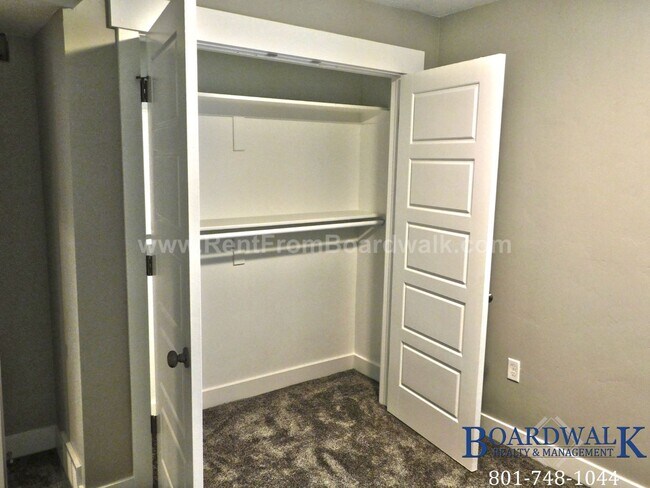 Building Photo - 555 S 900 E