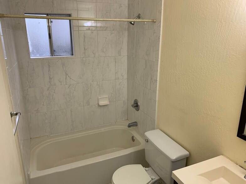 Building Photo - 2103 3rd St