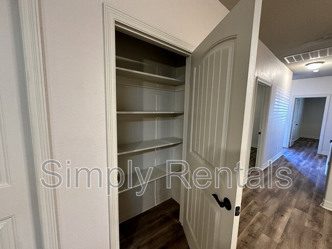 Building Photo - Baylor 501 - 1