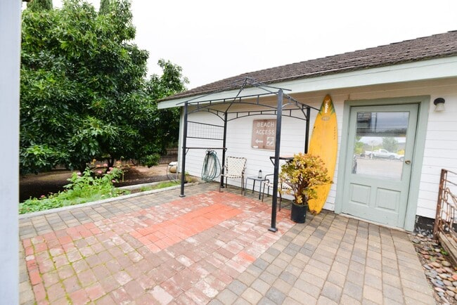 Building Photo - Darling 1 bedroom 1 bath guest house in Rancho Carrillo!