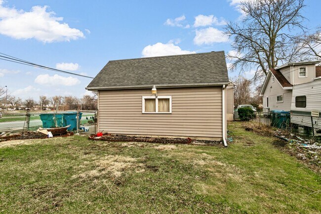 Building Photo - 14500 Sawyer Ave