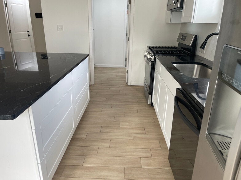 Building Photo - Room in House on Southwest Dr