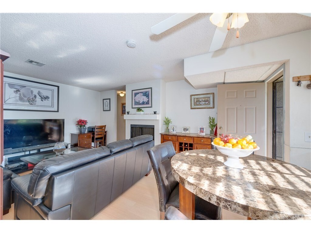 Building Photo - 10311 Azuaga St