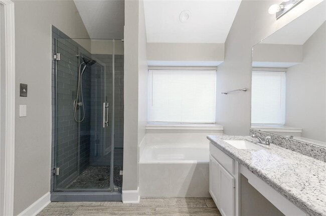 Building Photo - 10335 Emerald Oaks Dr
