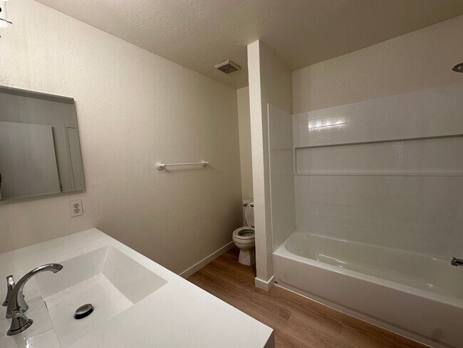 Building Photo - San Antonio HOA 3 bdrm 2 bath townhome