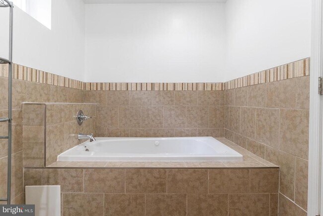 Building Photo - 227 E Girard Ave