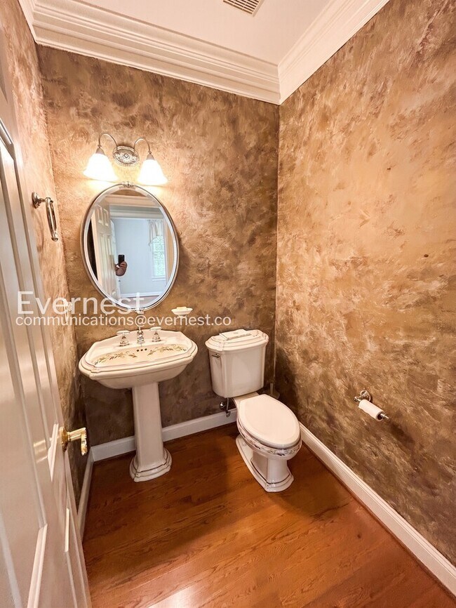 Building Photo - Spacious 4 Bed, 3.5 Bath Home with Garage and Deck | Pet friendly | Available Now!