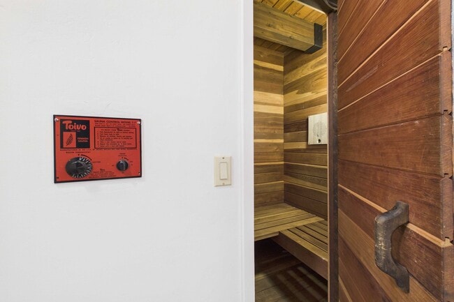 Building Photo - 651 S Monarch St