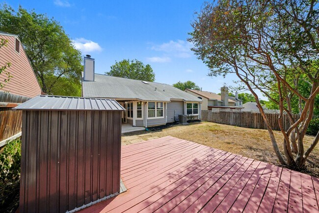 Building Photo - Great Home Near Randolph AFB - Realtor Com...