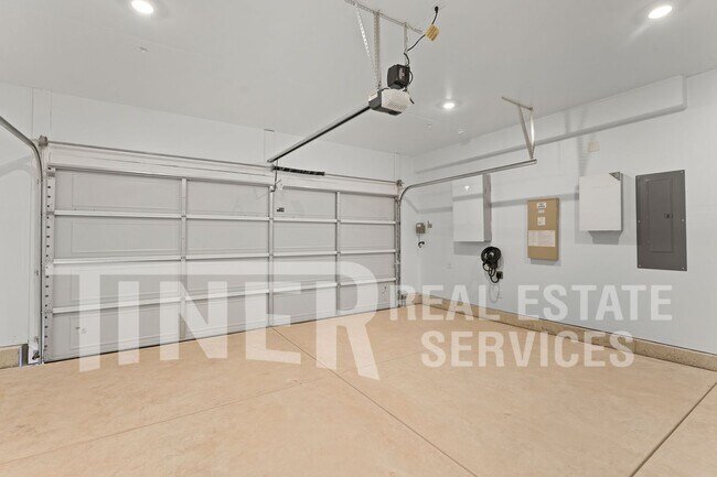 Building Photo - 3062 Pansona St