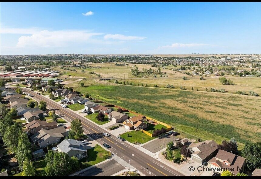Building Photo - 1911 Meadow Dr