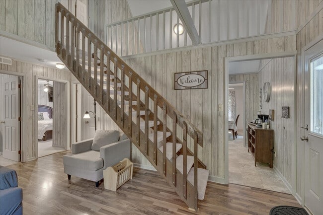 Building Photo - 4225 Meadowbrook Rd