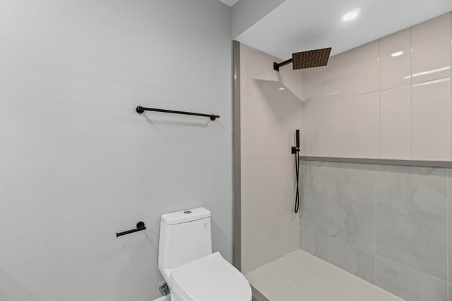 Building Photo - 1950 S Palm Canyon Dr