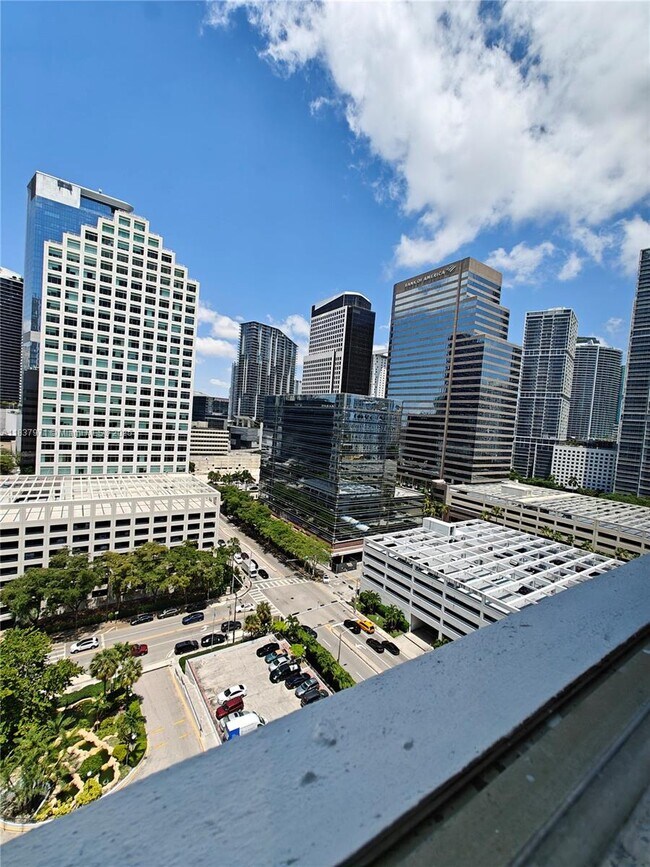 Building Photo - 801 Brickell Bay Dr