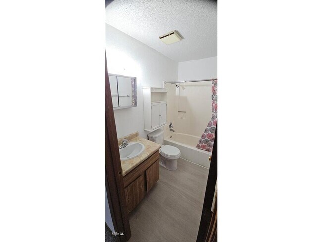 Building Photo - 16 Green River Rd