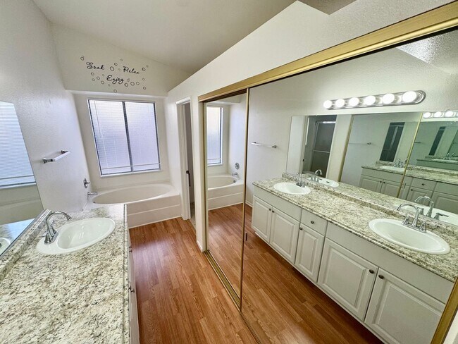 Building Photo - Beautiful West Palmdale Home