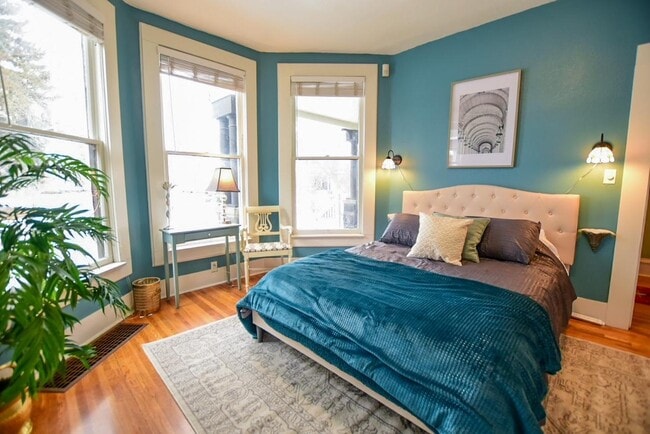 Building Photo - 1316 W Dean Ave