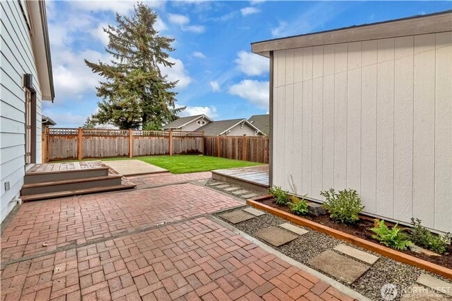 Building Photo - Lower Kennydale 3 bed/2 bath Rambler!