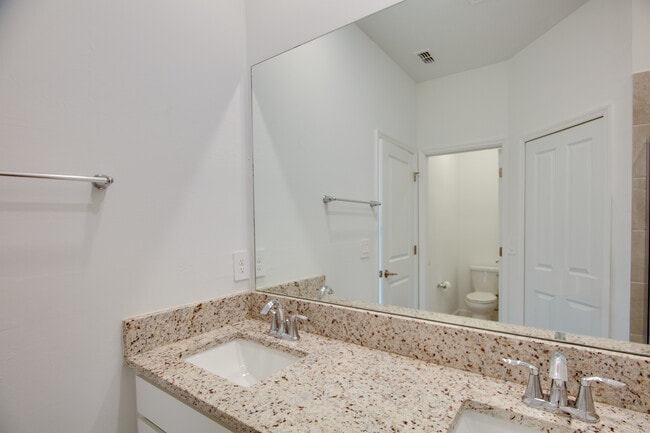 Building Photo - 5512 Sapphire Stone Cv