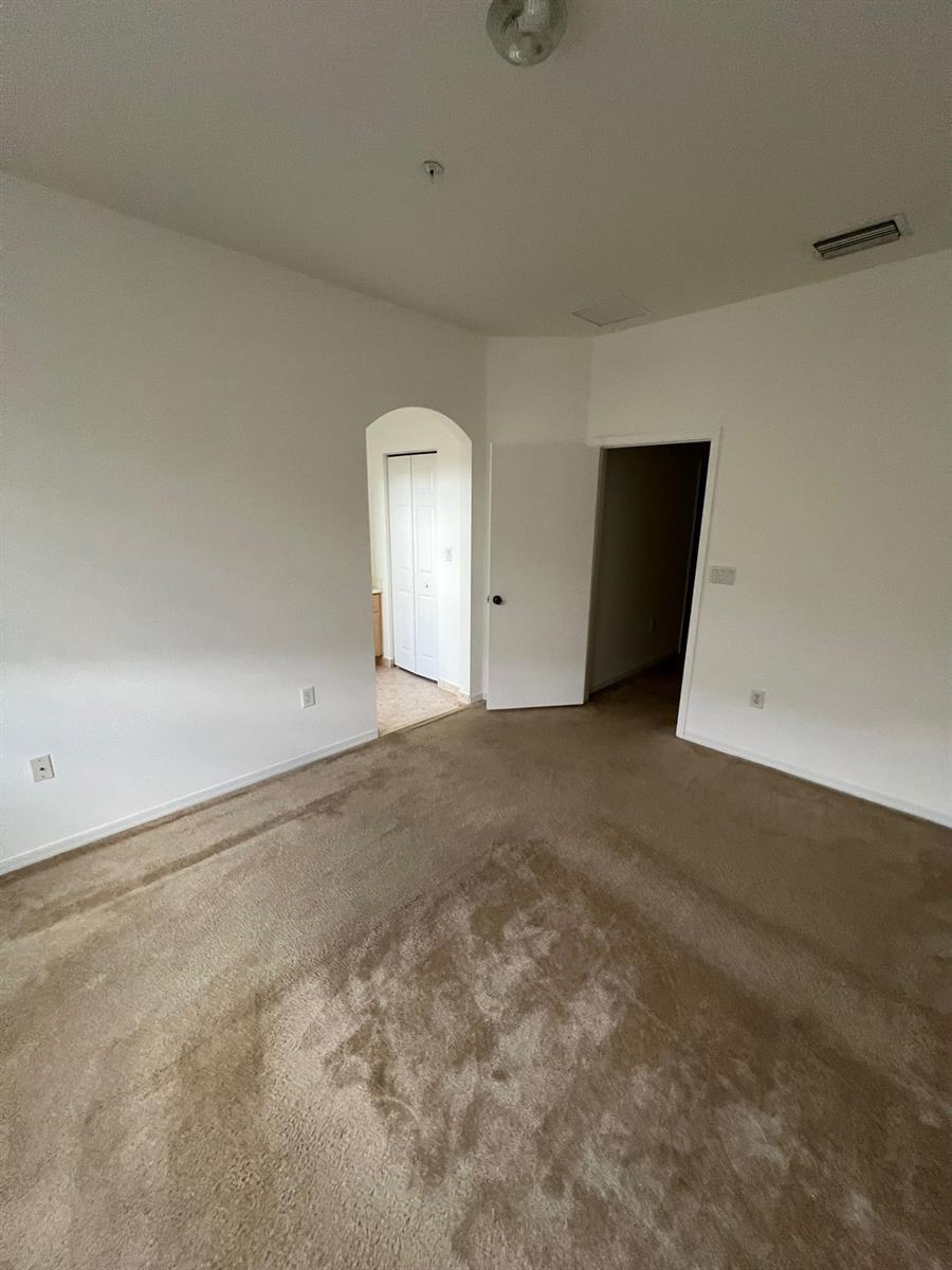Building Photo - 1005 SW 143rd Ave