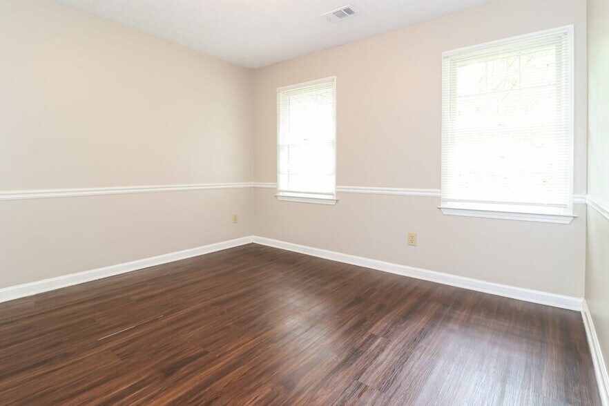Building Photo - 2885 Summit View Ct