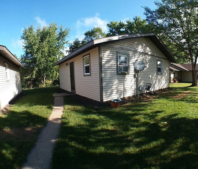 Building Photo - Lakeview Homes