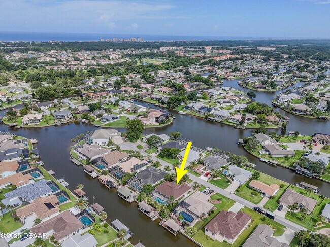 Building Photo - 15 Coolidge Ct