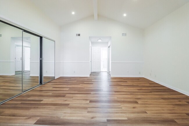 Building Photo - Tarzana 4BR w/downstairs bed + bath, POOL + basketball hoop!