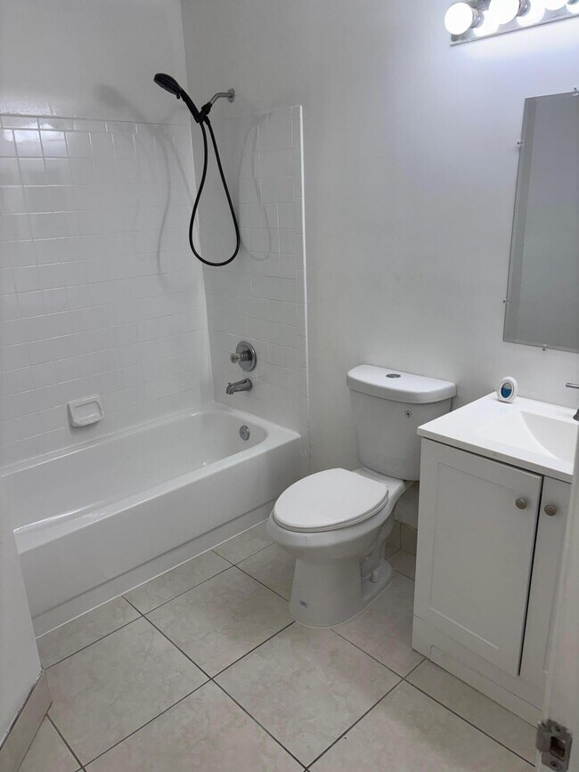 Building Photo - 811 Lyons Rd