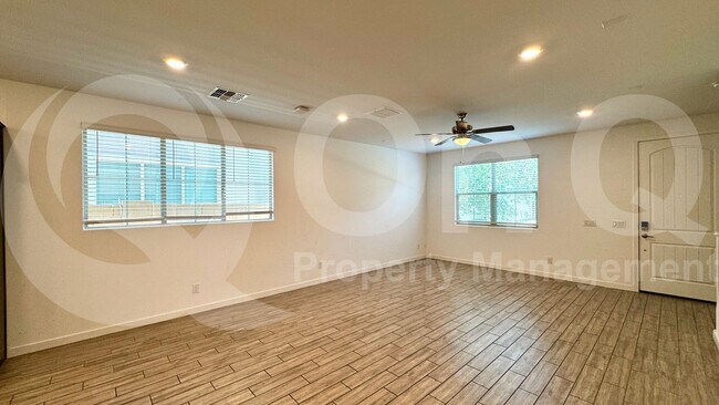 Building Photo - 1068 E Sabino Dr