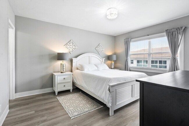 Building Photo - 1461 S Ocean Blvd