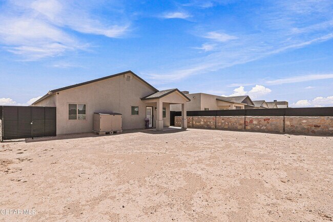 Building Photo - 13689 Flora Vista Ave