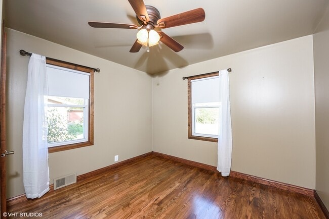 Building Photo - 4N225 Briar Ln