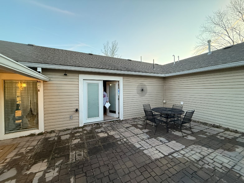 Building Photo - 32 E Chisholm Crk St