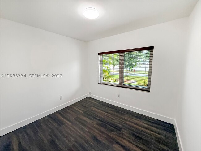 Building Photo - 3128 Coconut Grove Dr