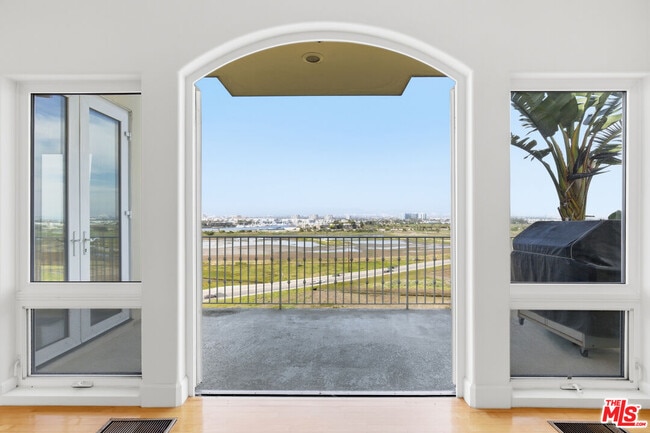 Building Photo - 8120 Billowvista Dr