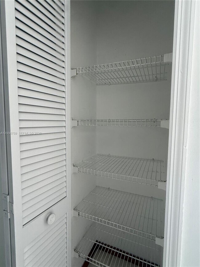 Building Photo - 9940 SW 146th Ct