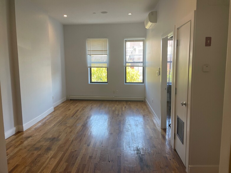 Building Photo - 7104 Fresh Pond Rd