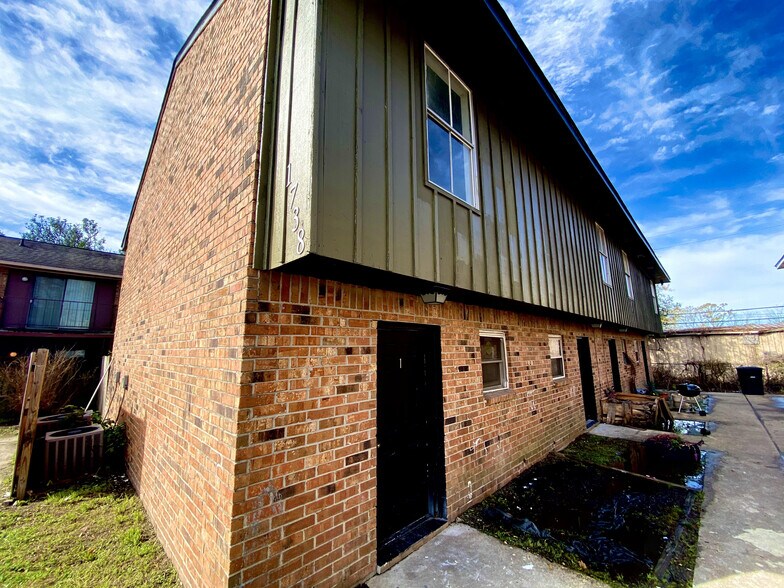 Building Photo - 1738 Port Dr